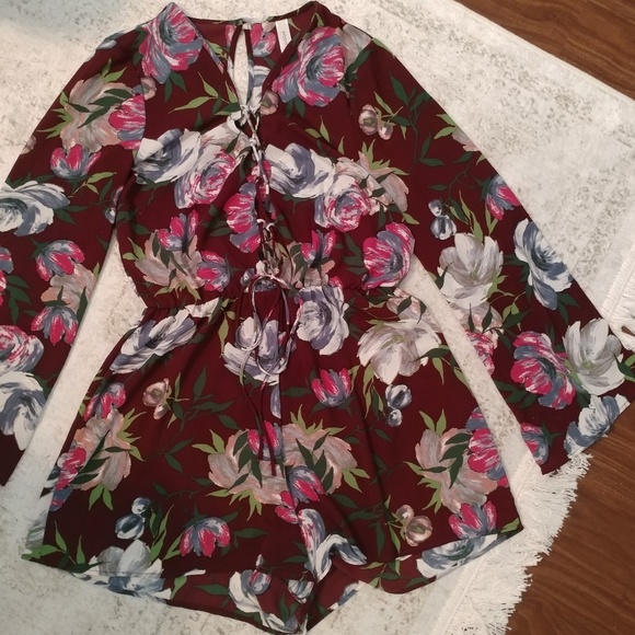 Floral lace up romper - Picture 2 of 2